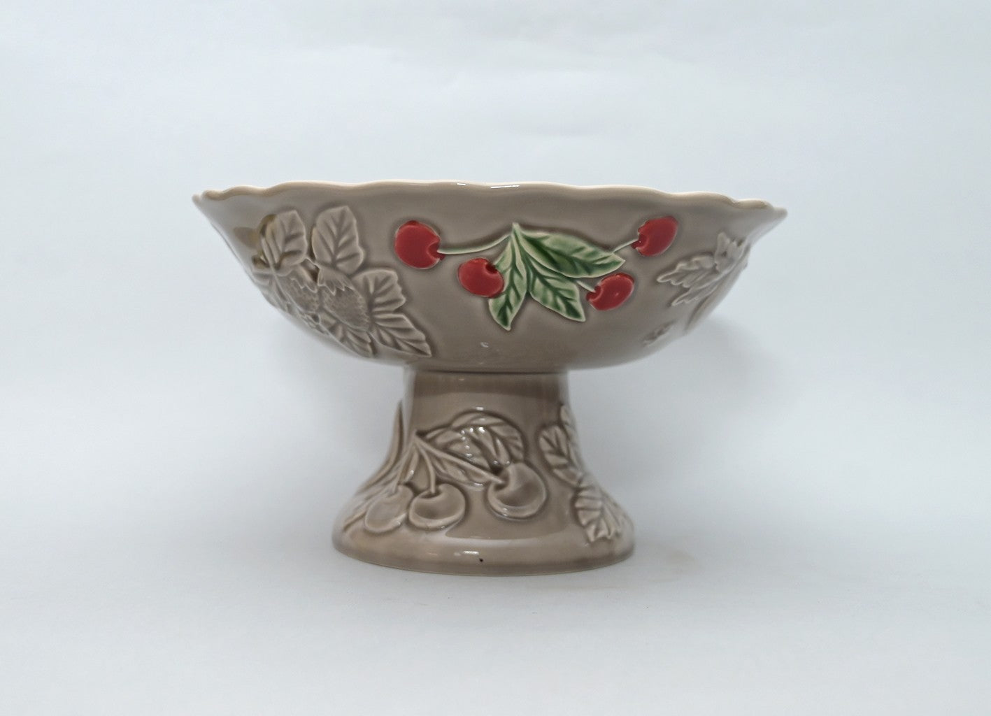 Alzata Portafrutta in Ceramica con Decori a Rilievo