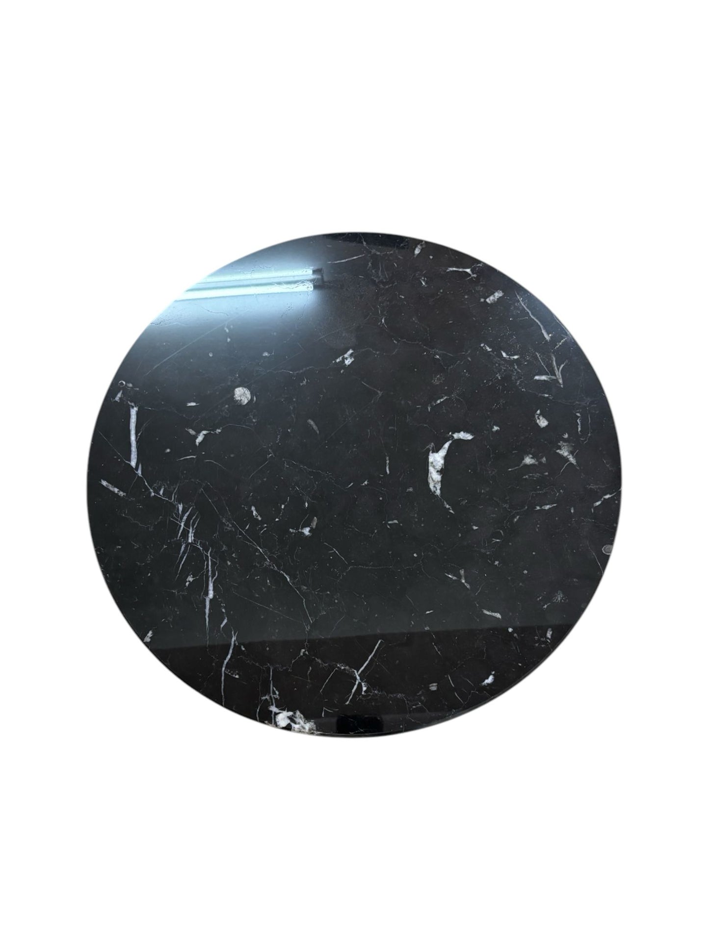 Tavolino con Base in Metallo Oro ed Effetto Marmo Nero – L’Arte dei Nacchi