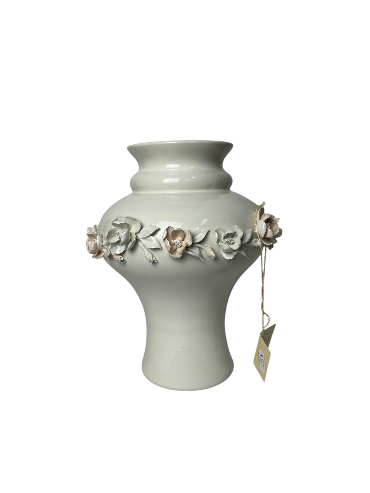 Vaso in Porcellana di Capodimonte con Fiori in Rilievo 30 h cm – Con Difetto