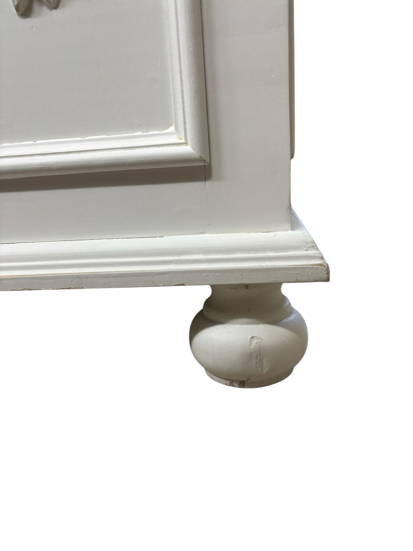 Cassapanca Bianca in Legno con Boiserie e Decorazioni - L'Arte dei Nacchi