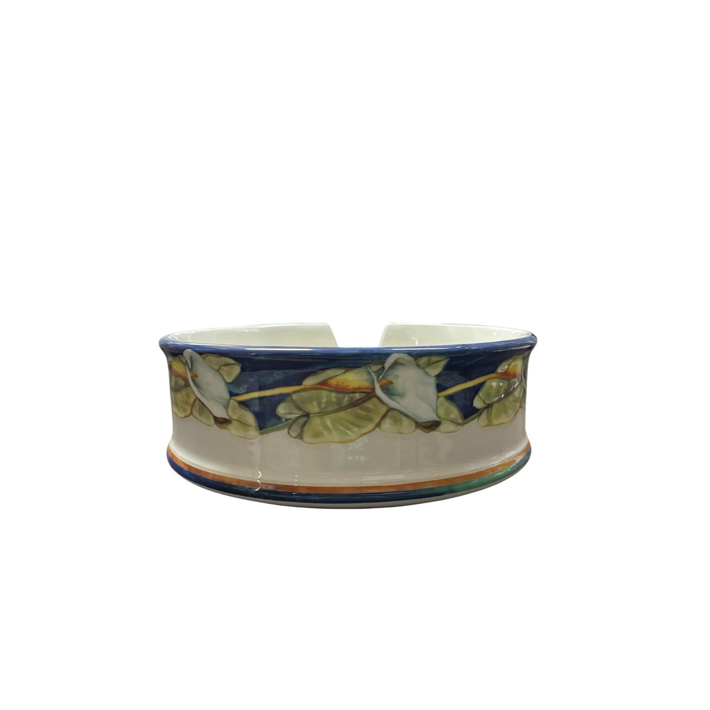 Porta Piatti in Ceramica con Fiori Bianchi e Dettagli Blu - Eleganza Artigianale