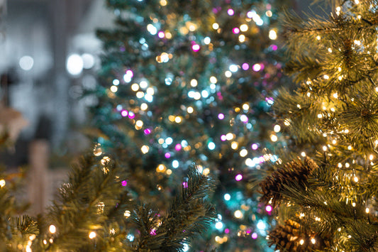 Come fare l’albero di Natale perfetto: una guida passo passo per Decorarlo con Stile