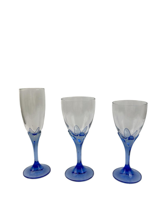 Set di 18 Bicchieri con Gambo Blu – Eleganza e Stile