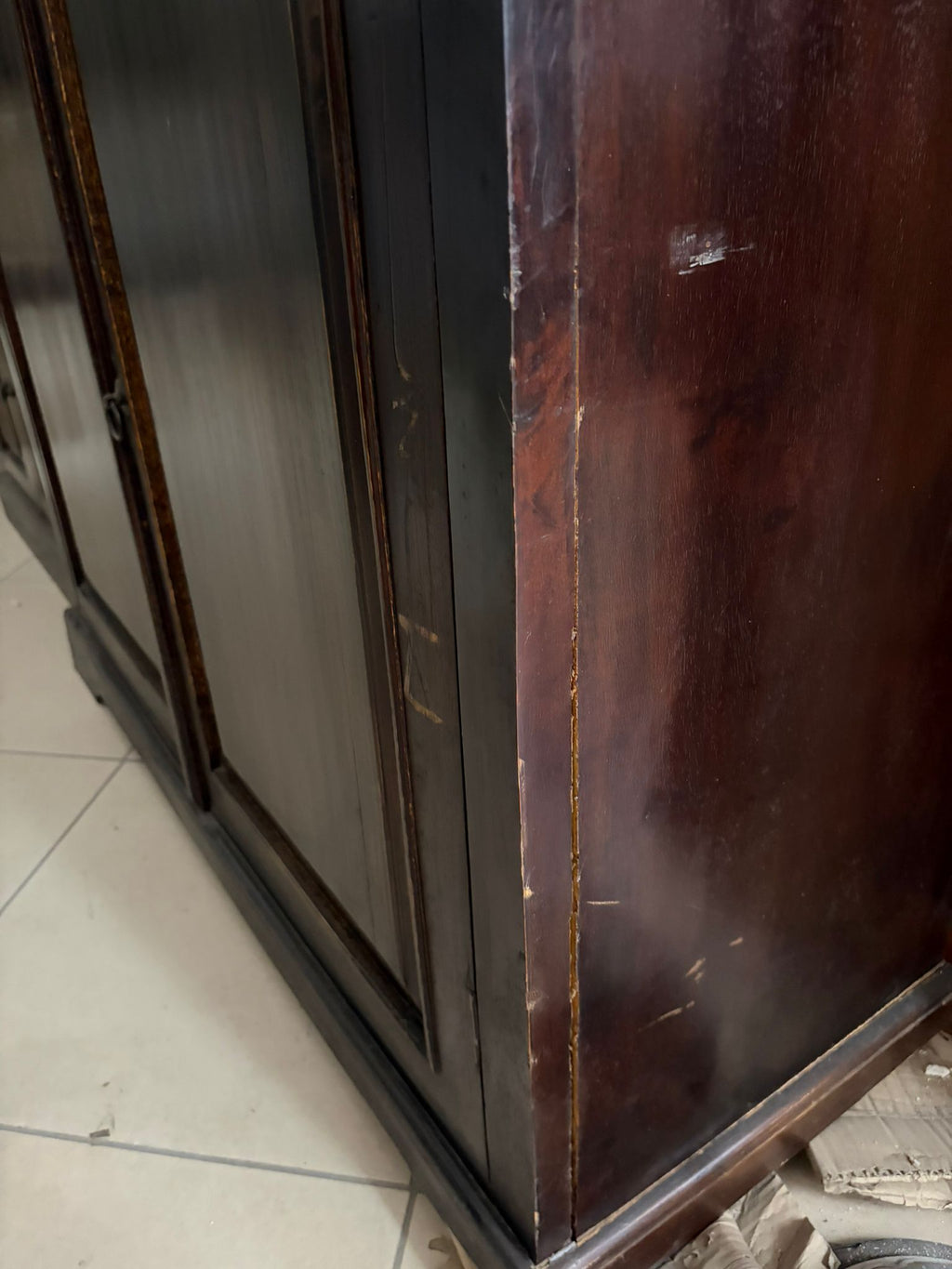 Credenza in Legno Massello di Sheesham con Ante in Vetro 188 h cm– Da Restaurare