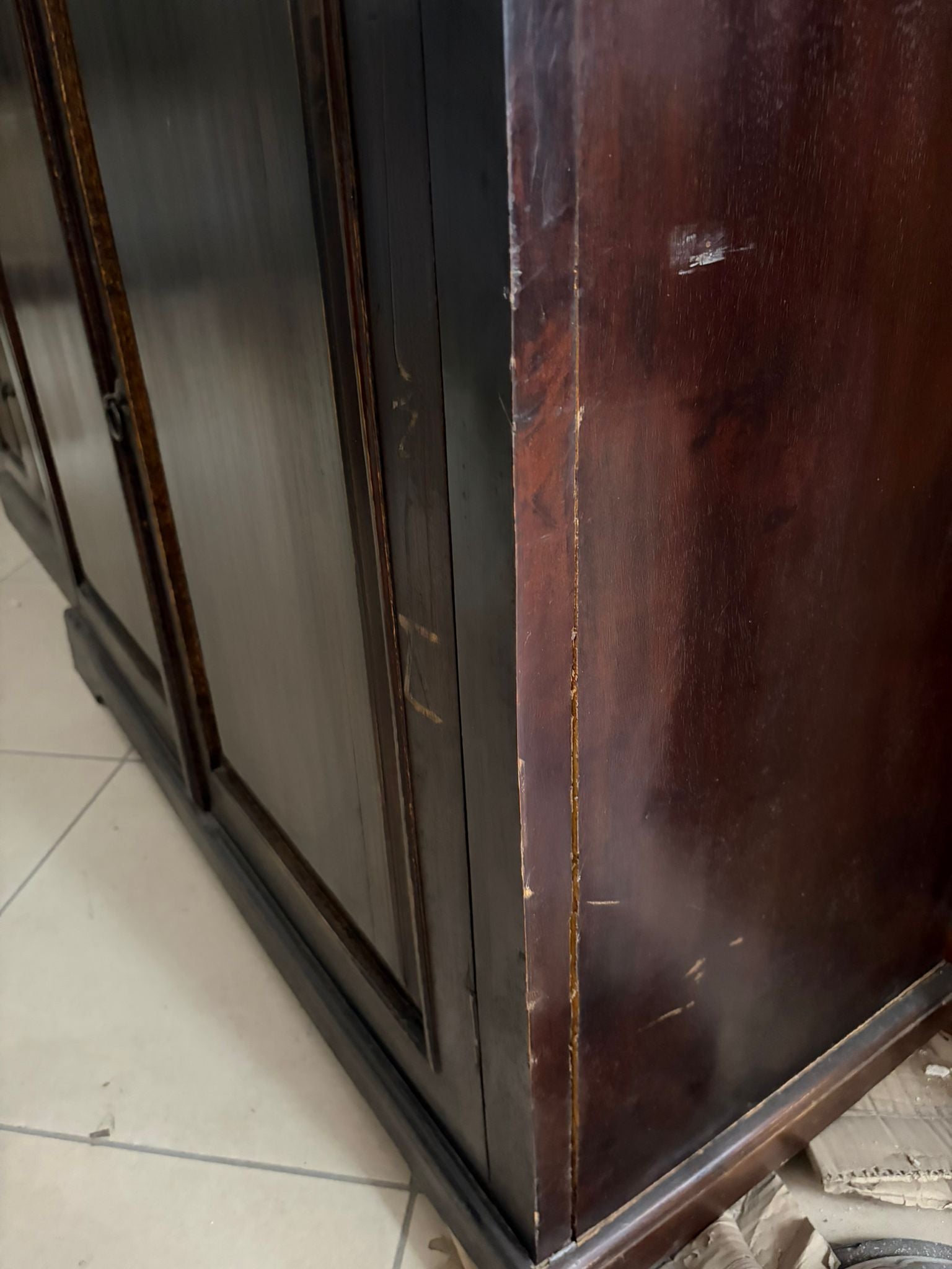 Credenza in Legno Massello di Sheesham con Ante in Vetro 188 h cm– Da Restaurare