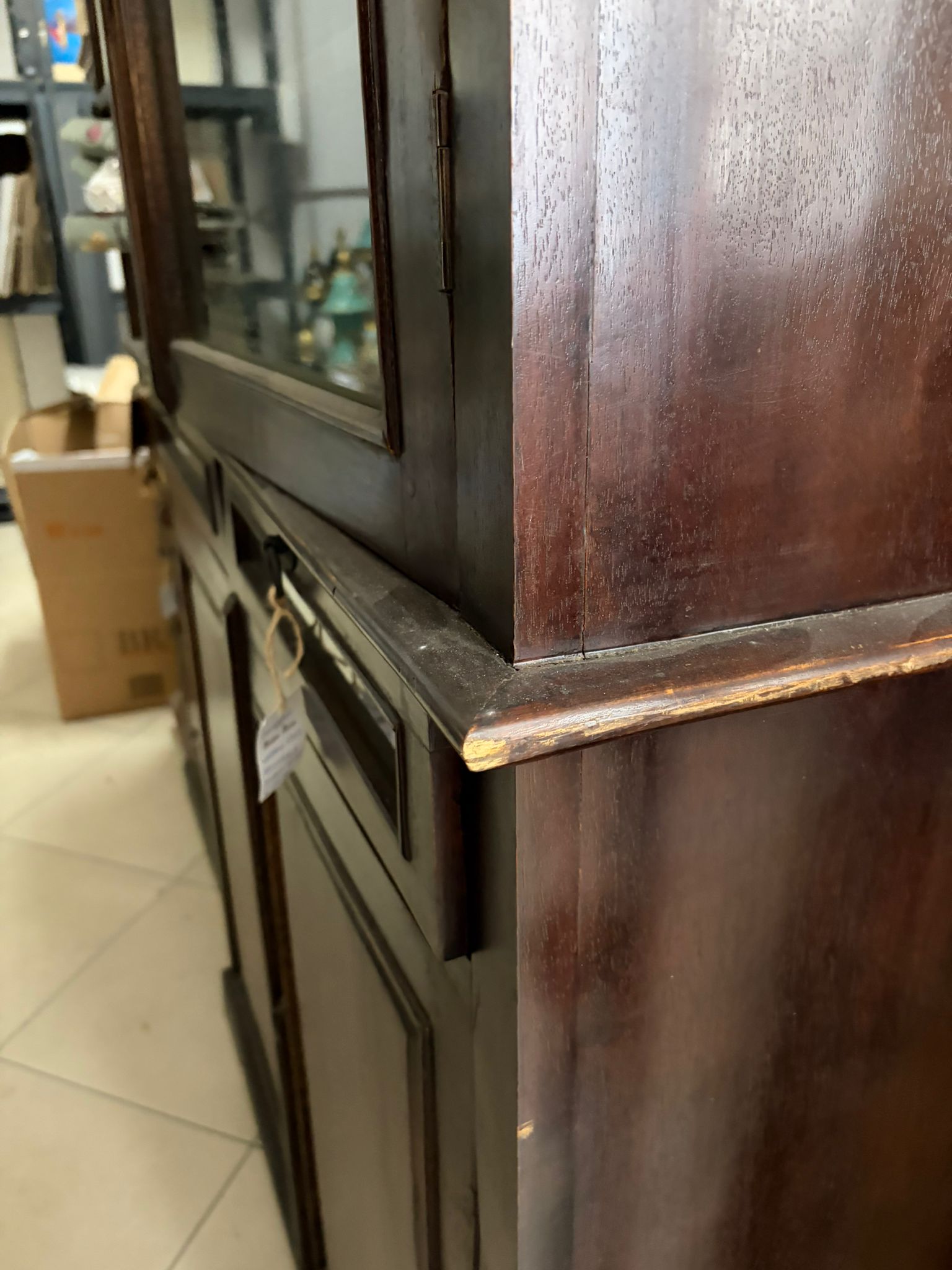 Credenza in Legno Massello di Sheesham con Ante in Vetro 188 h cm– Da Restaurare