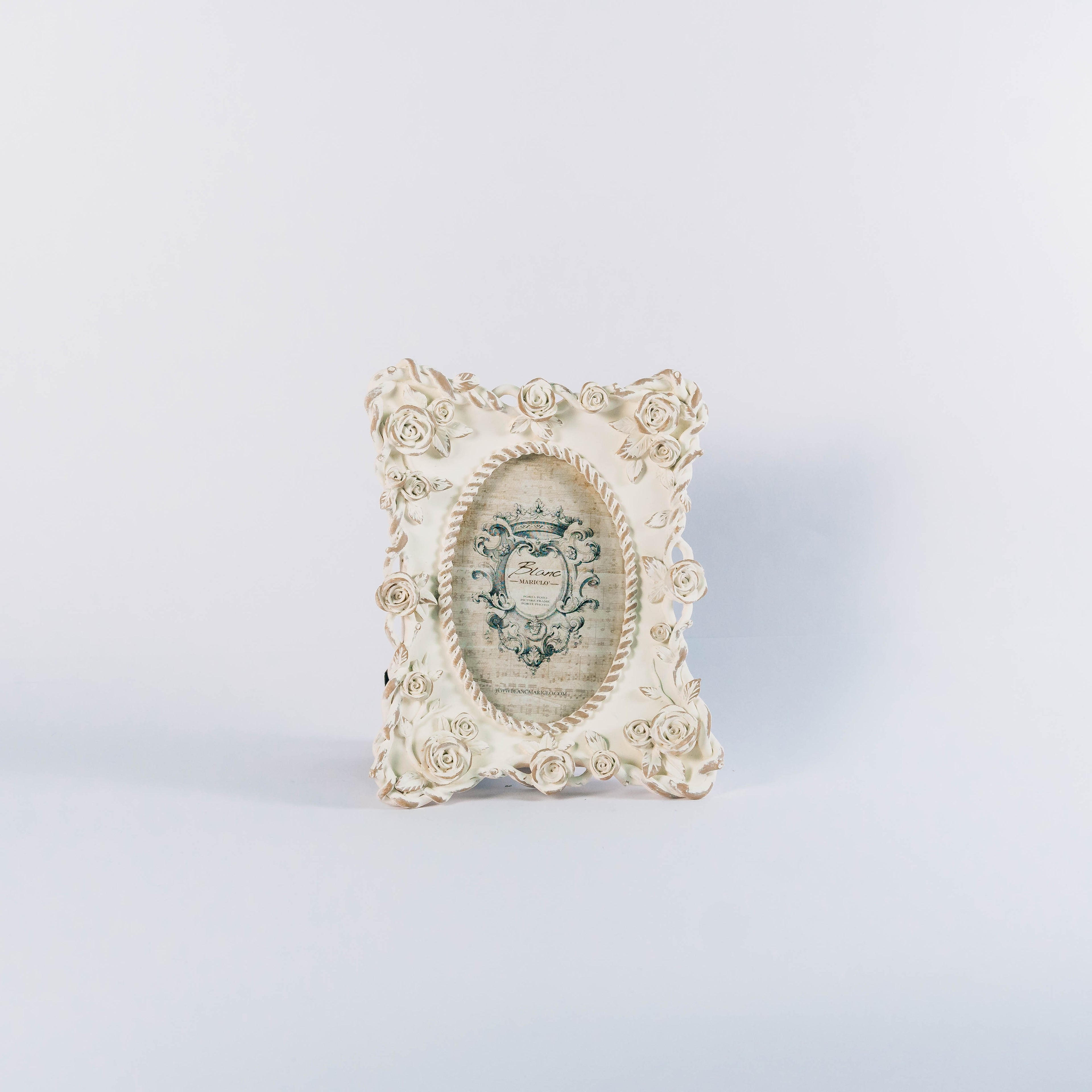 Cornice Roses in Resina