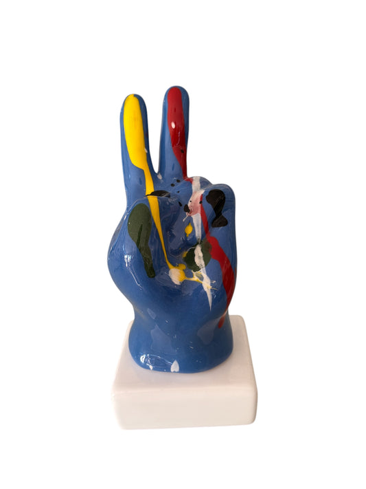 Scultura in Ceramica "Segno di Vittoria" – Amagè