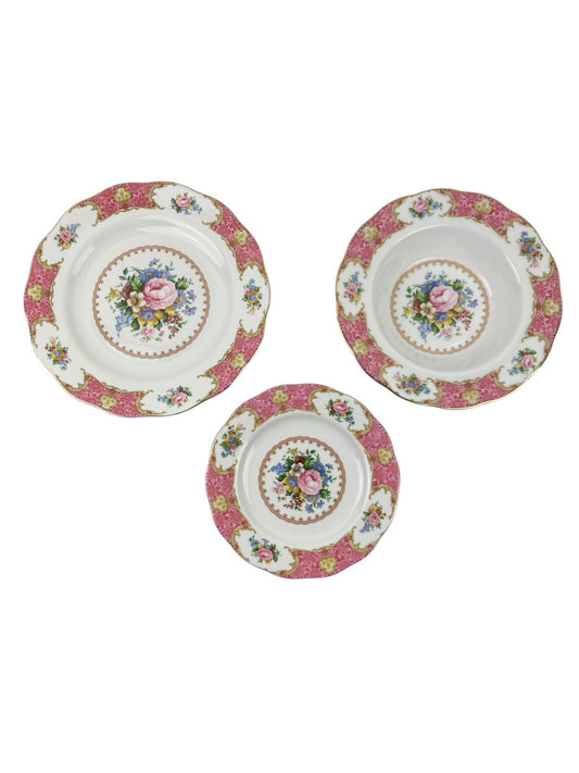 Servizio di Piatti in Porcellana 12 posti  "Lady Carlyle" – Royal Albert