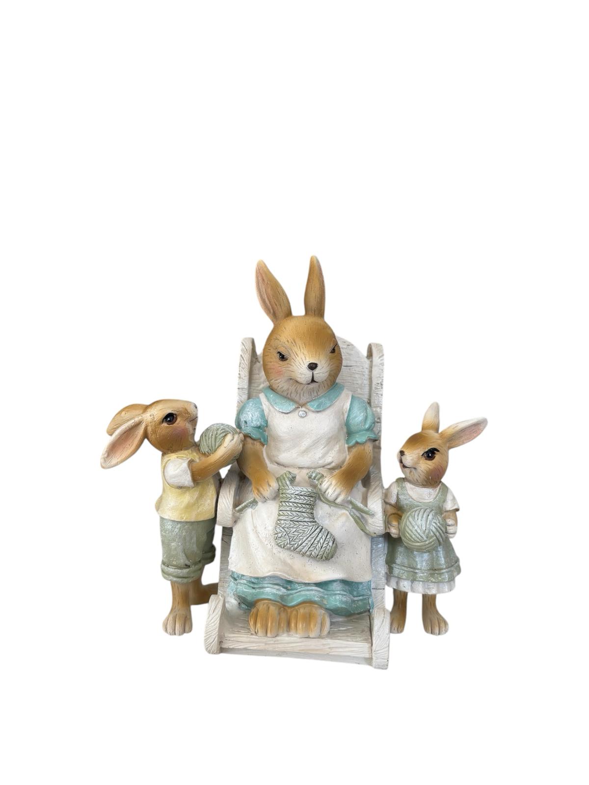 Statuina Coniglietta che Lavora a Maglia con Due Coniglietti 17 h cm – Clayre & Eef