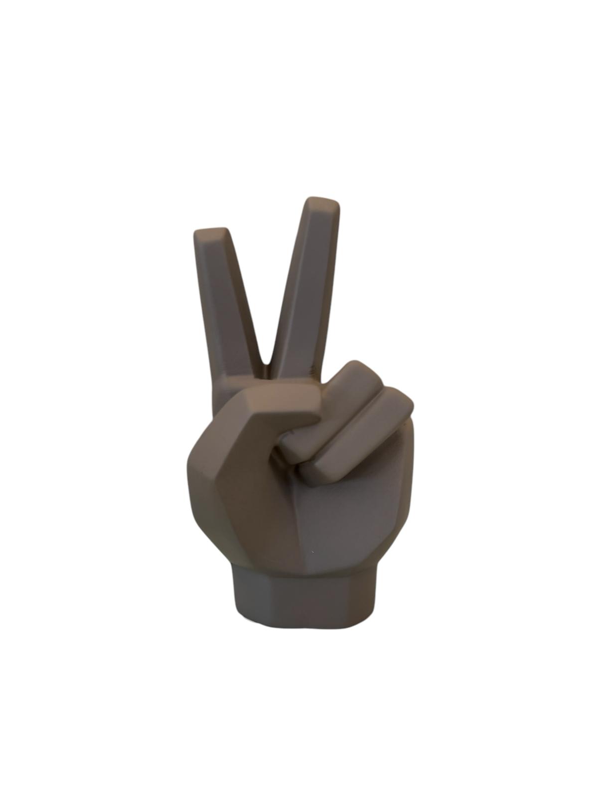 Mano in Ceramica Tortora con Segno di Vittoria  21 cm – Ilary Queen