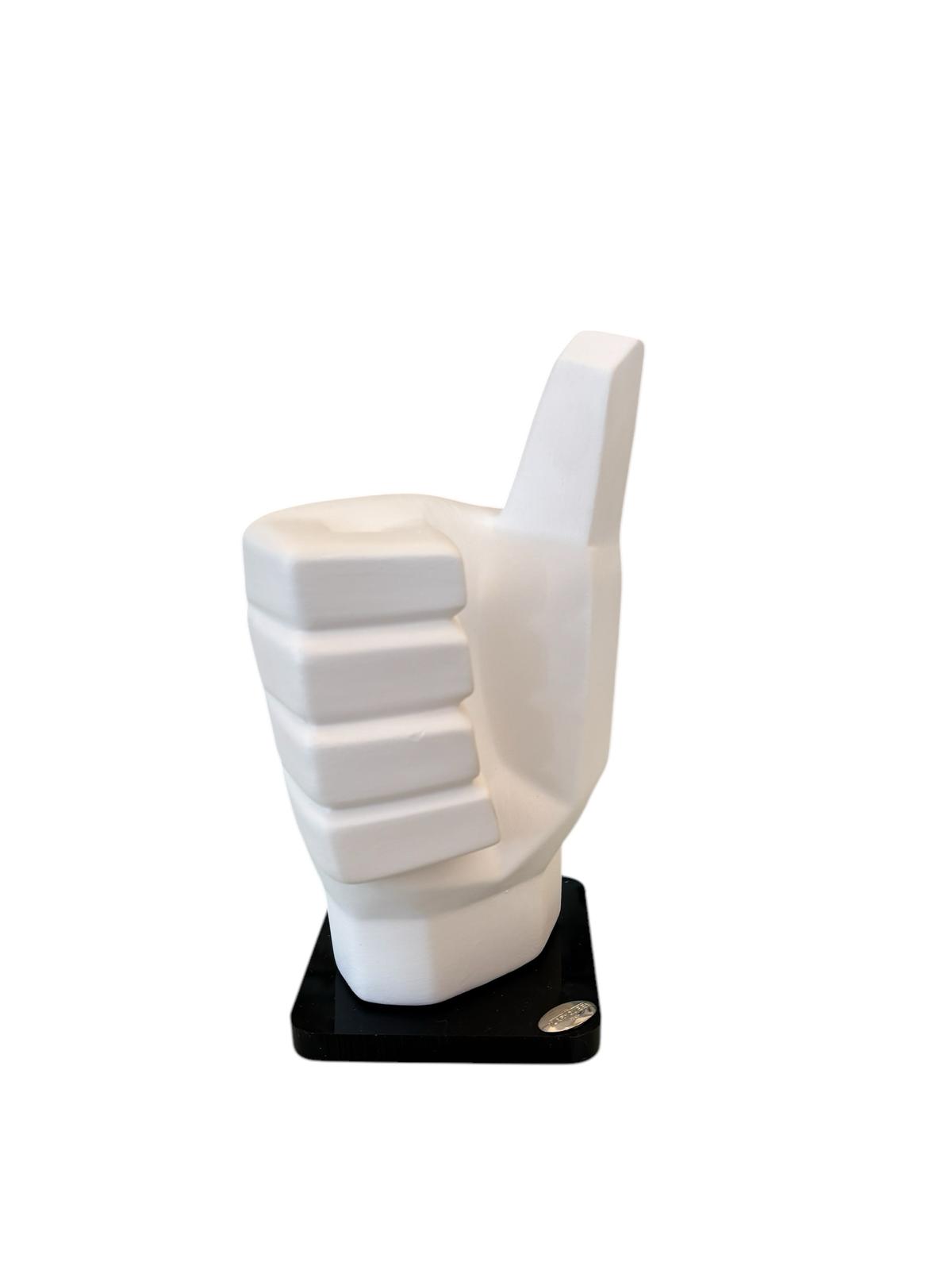 Mano in Ceramica Bianca con Segno "Pollice Su" 20 h cm su Base in Plexiglass – Ilary Queen