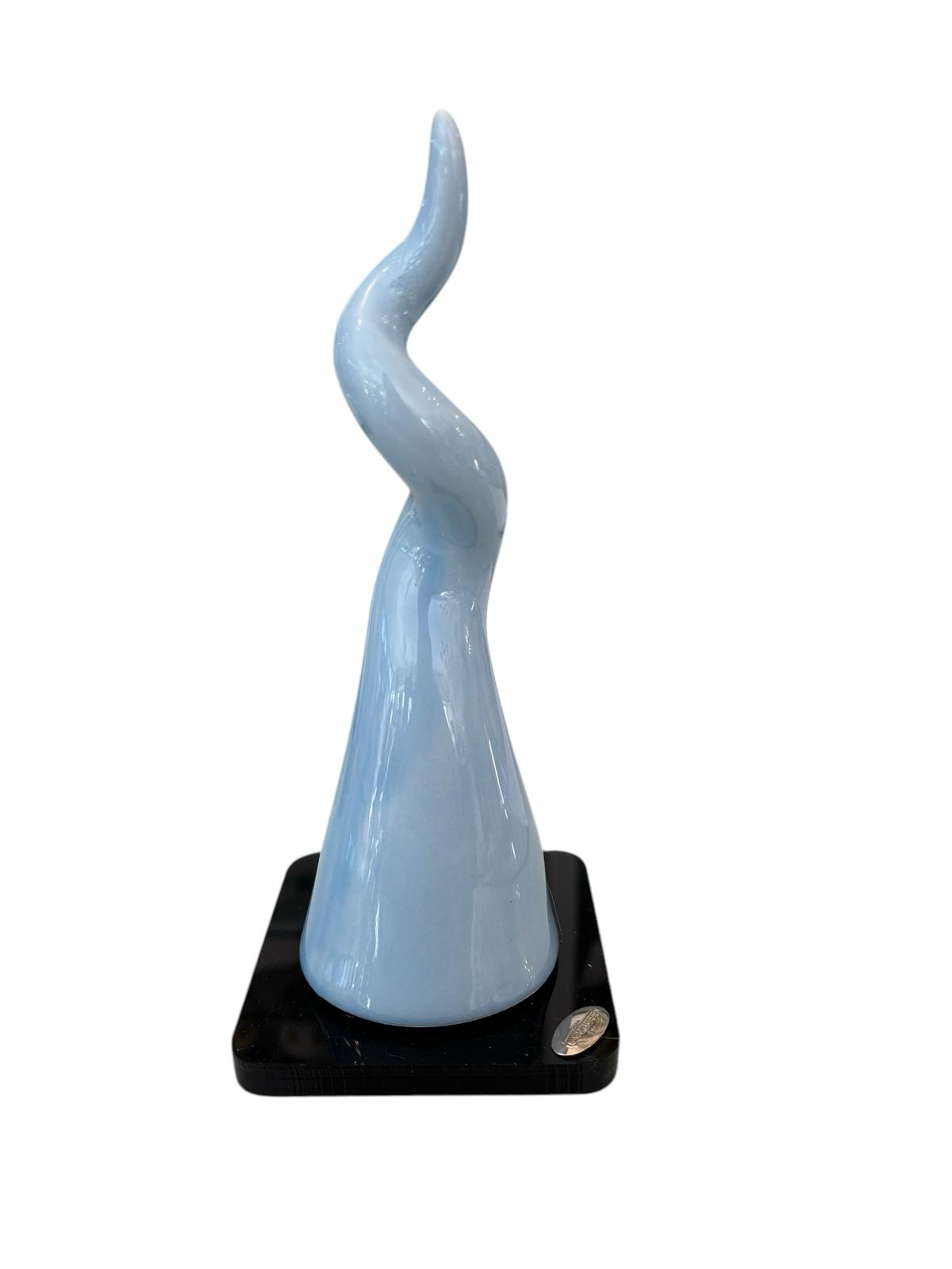 Corno in Ceramica 20 cm su Base in Plexiglass – Ilary Queen