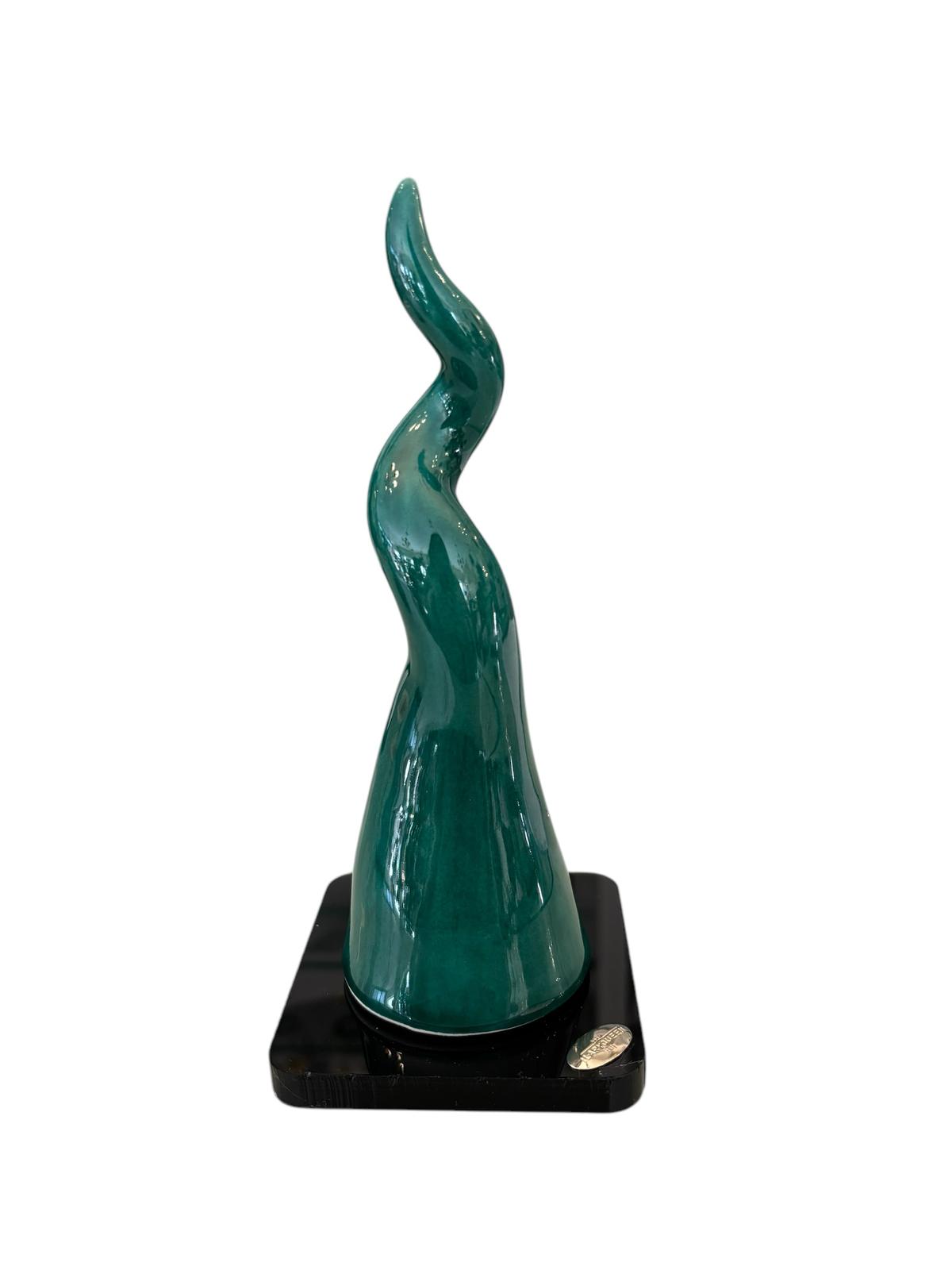 Corno in Ceramica 20 cm su Base in Plexiglass – Ilary Queen