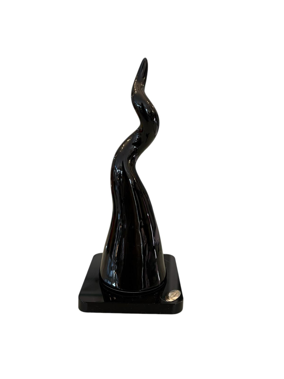 Corno in Ceramica 20 cm su Base in Plexiglass – Ilary Queen