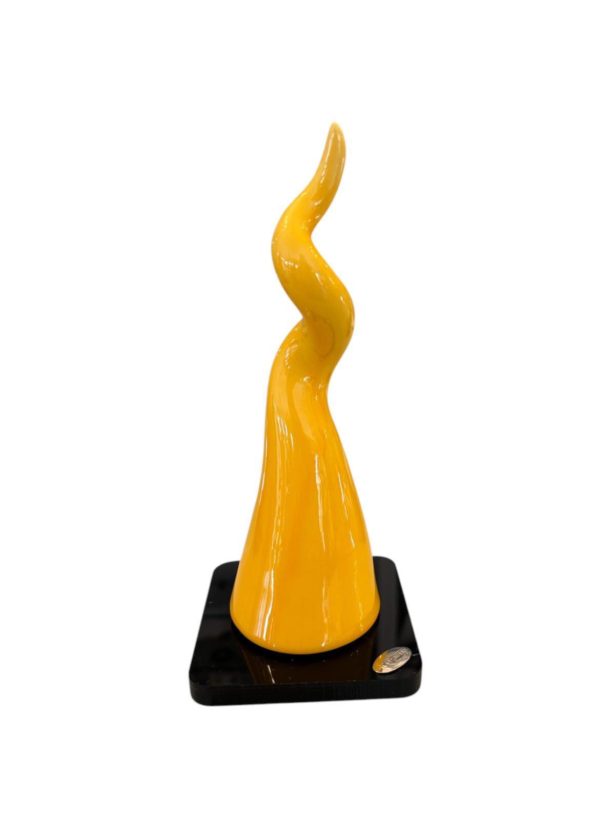 Corno in Ceramica 20 cm su Base in Plexiglass – Ilary Queen