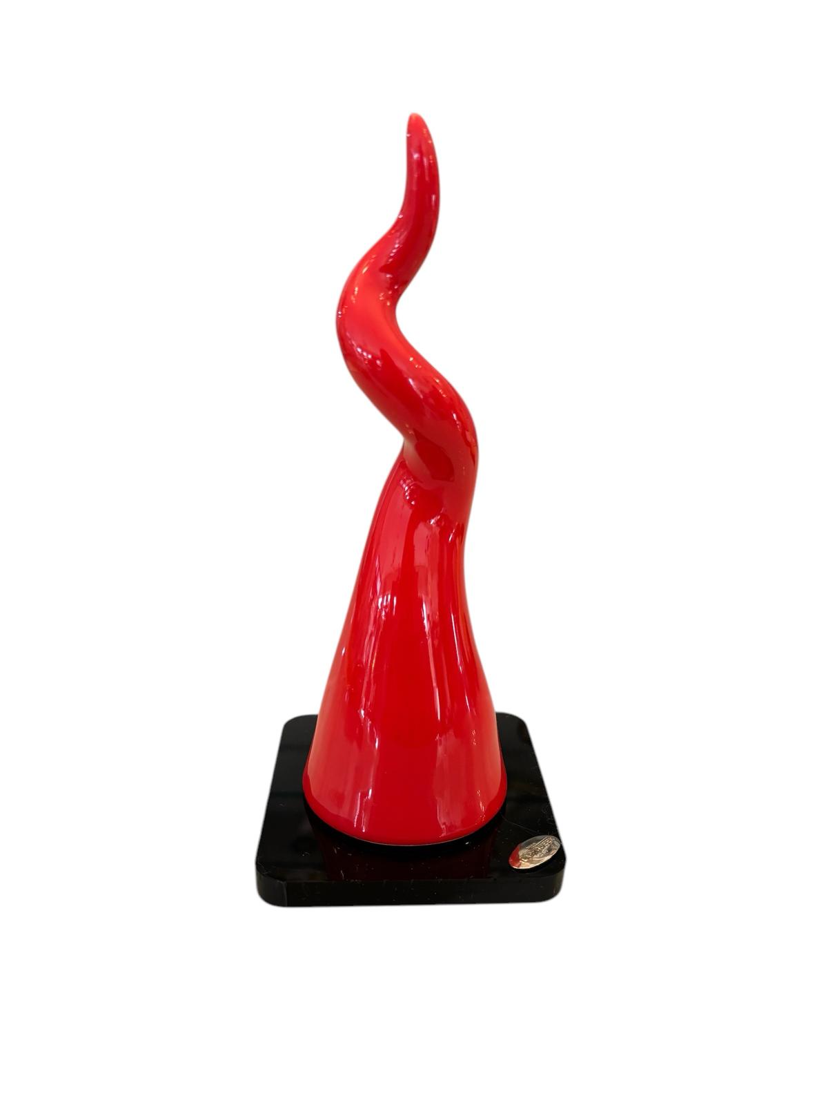 Corno in Ceramica 20 cm su Base in Plexiglass – Ilary Queen