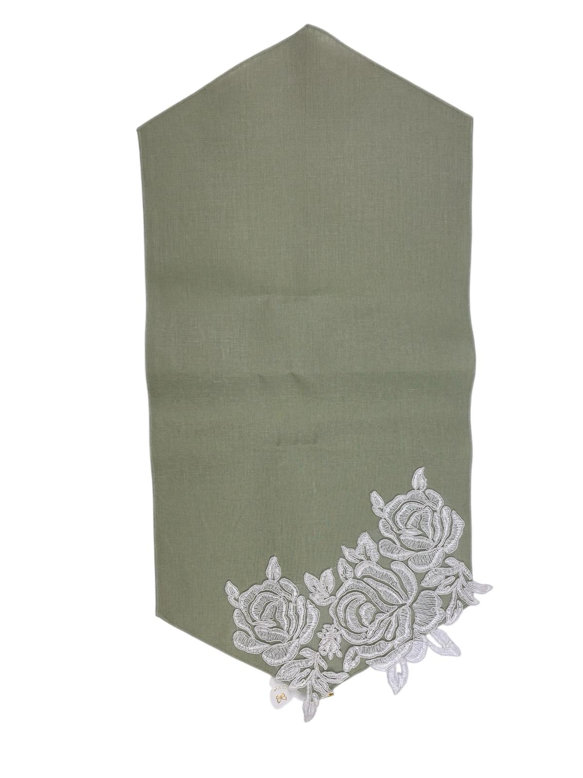 Runner in Lino Verde Salvia con Fiore in Pizzo Bianco 58 cm  – Fiori di Lena