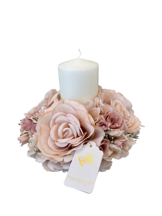 Centro Tavola con Ghirlanda di Fiori Rosa Cipria e Candela diametro 27 cm – Fiori di Lena