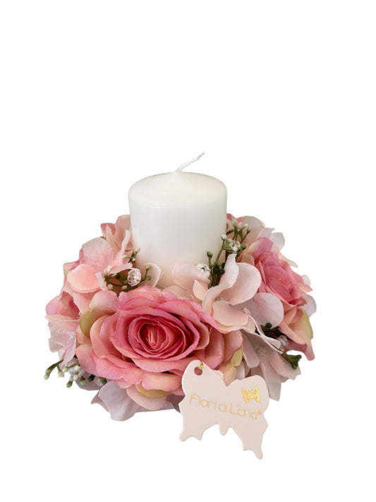 Candela Decorativa con Ghirlanda di Fiori Rosa diametro 17 cm – Fiori di Lena