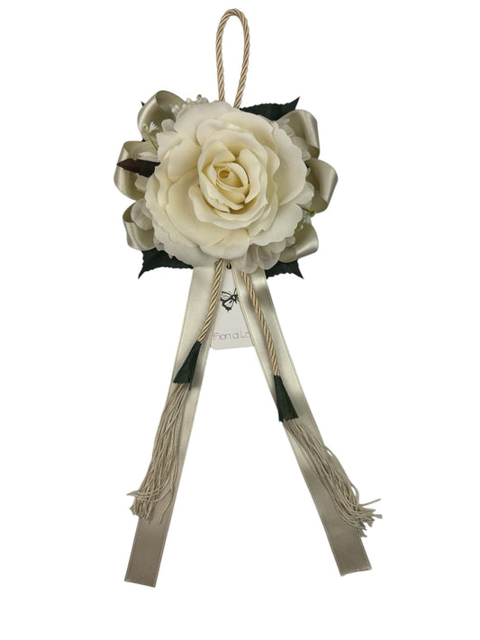 Nappa Pendente con Rosa Bianca e Nastri Verde Pastello 40 cm  - Fiori di Lena