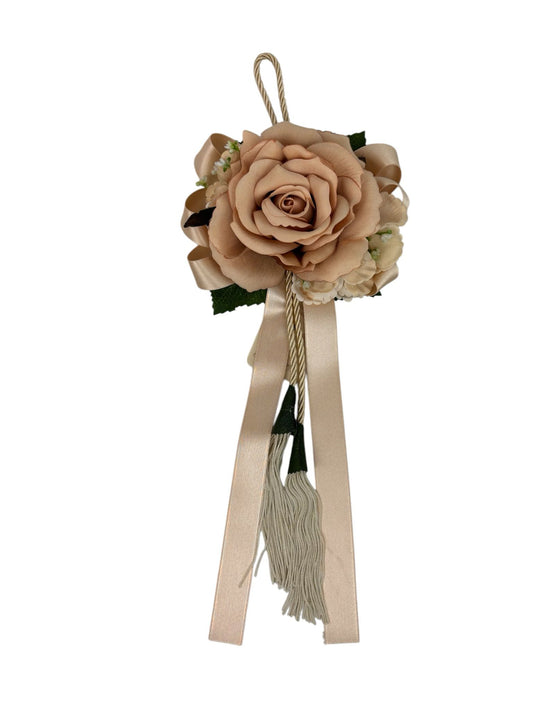 Nappa Decorativa con Rosa Cipria, Ortensie e Nastri Pendenti - Fiori di Lena