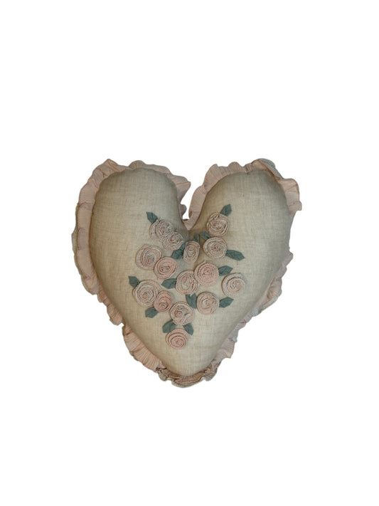 Cuscino a Cuore in Lino con Rose e Volant 45x45 cm - Blanc Mariclò