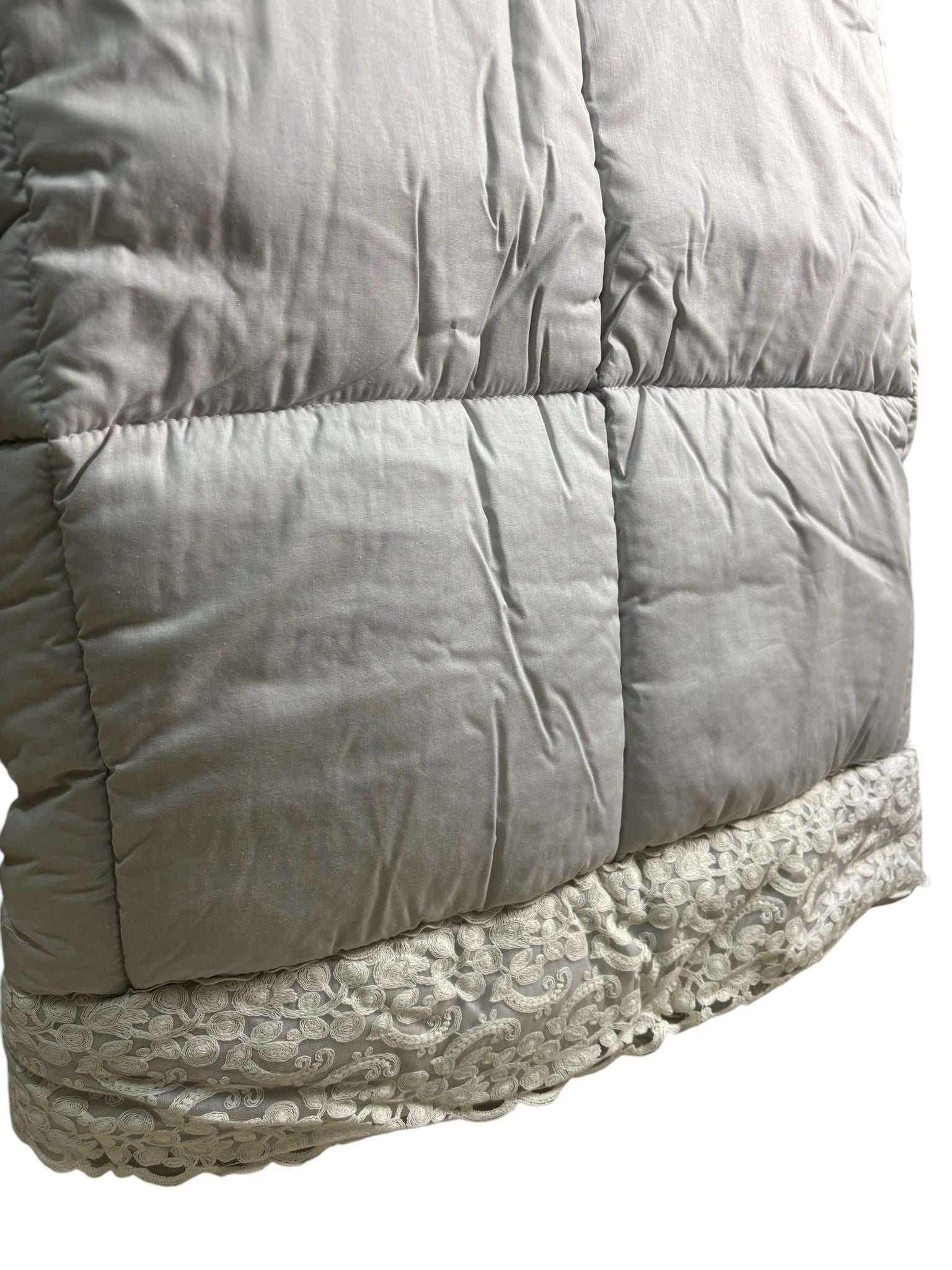 Trapunta Matrimoniale Grigia con Ricamo in Pizzo 270x270 cm  - Officine Tessili