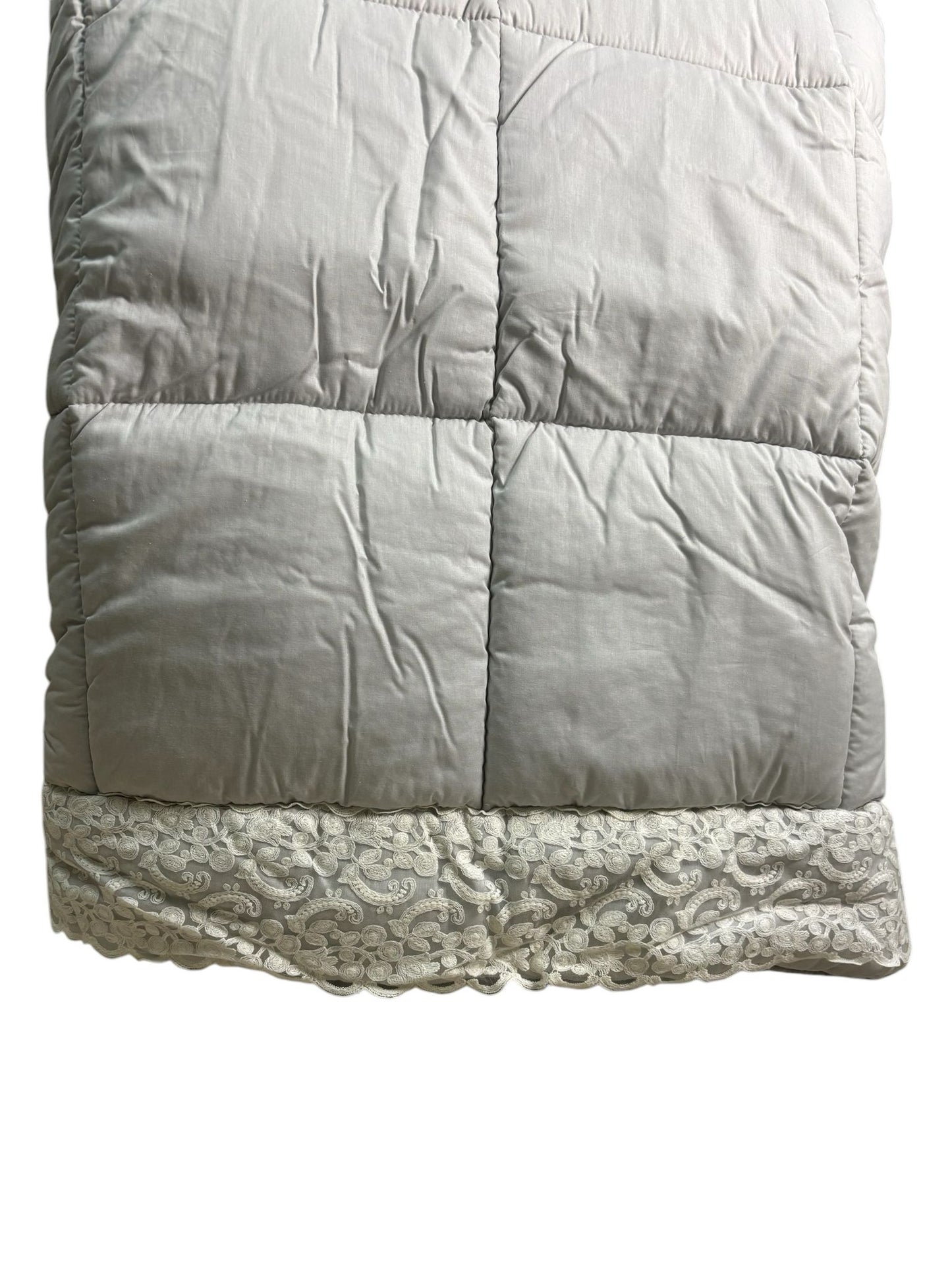 Trapunta Matrimoniale Grigia con Ricamo in Pizzo 270x270 cm  - Officine Tessili
