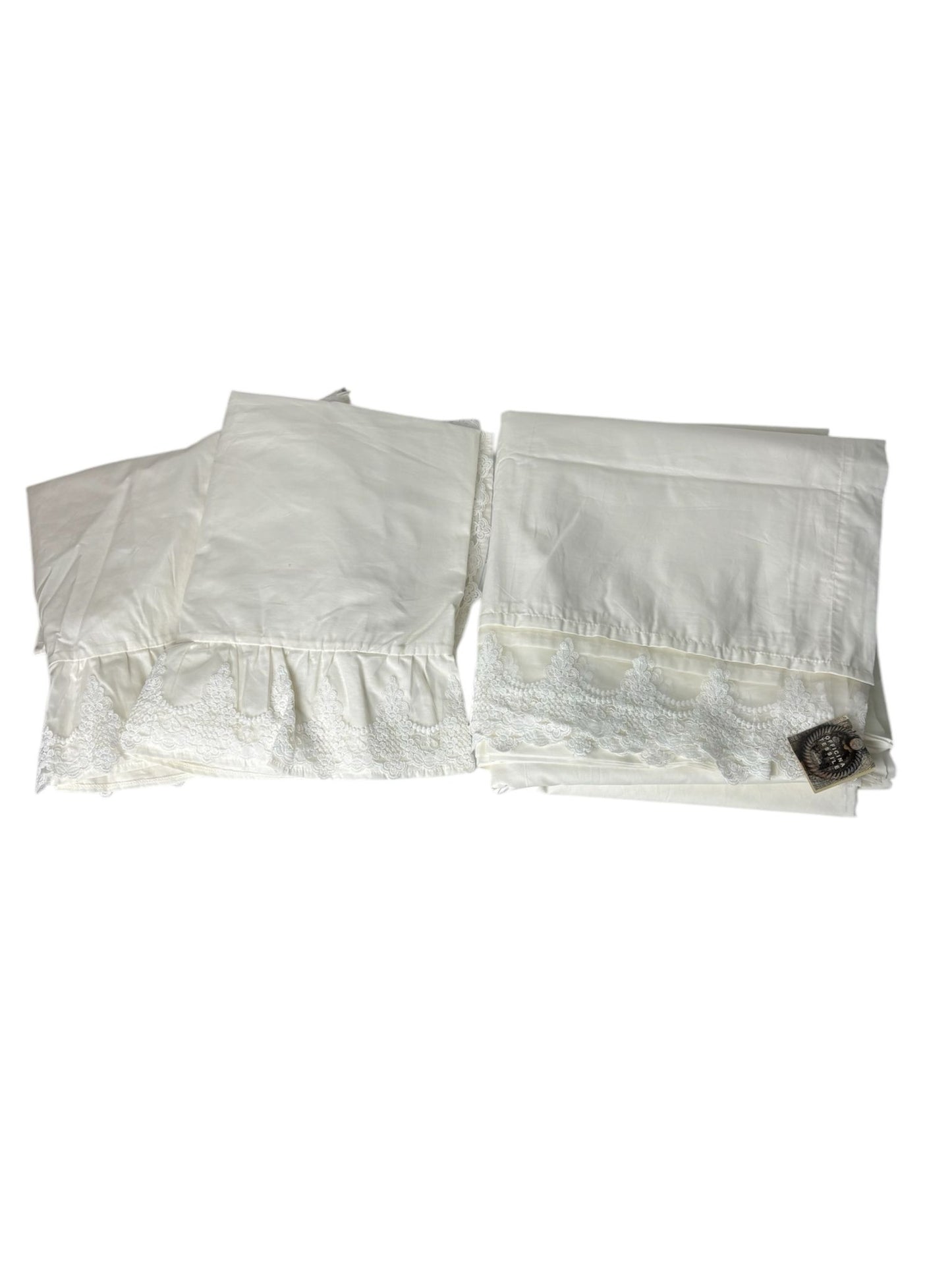 Set Copriletto Matrimoniale con Balze in Pizzo e Copricuscini Abbinati – Officine Tessili