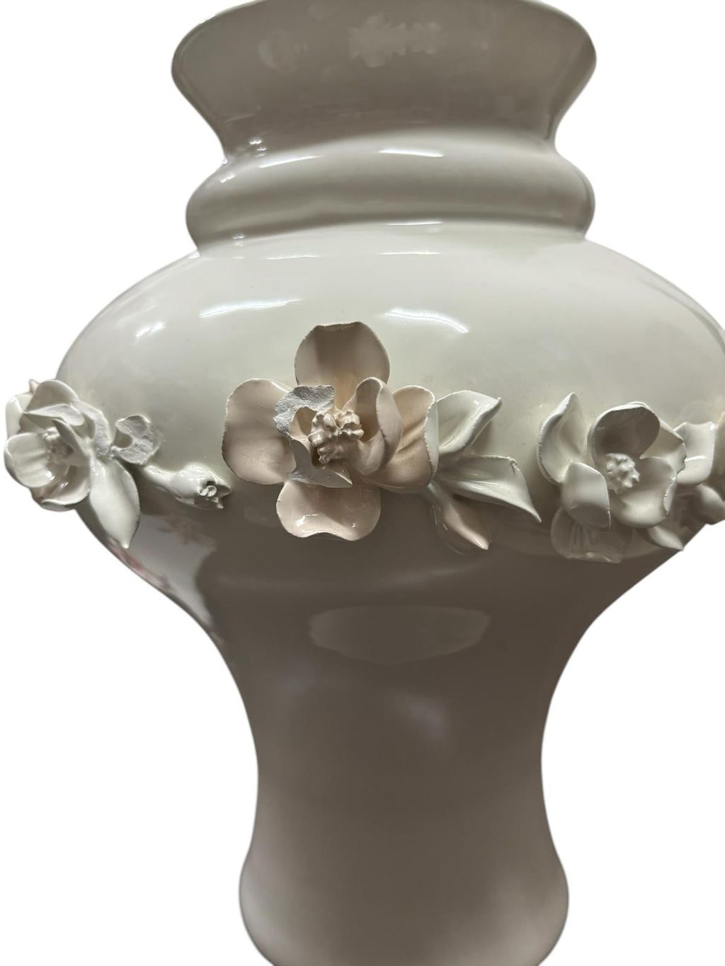 Vaso in Porcellana di Capodimonte con Fiori in Rilievo 30 h cm – Con Difetto