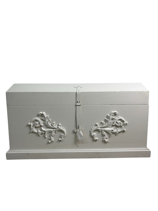 Cassapanca in Legno  Bianco con Decorazioni in Rilievo - L'Arte dei Nacchi