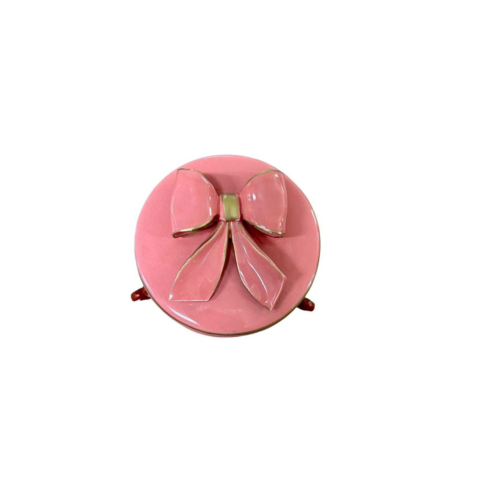 Scatola Tonda in Ceramica Rosa Corallo con Fiocco 3D 9x11 h cm– Dea Capodimonte