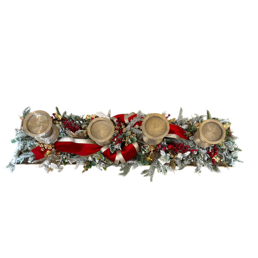 Centrotavola con Porta Candele a 4 Braccia e Nastri Rossi – Fiori di Lena