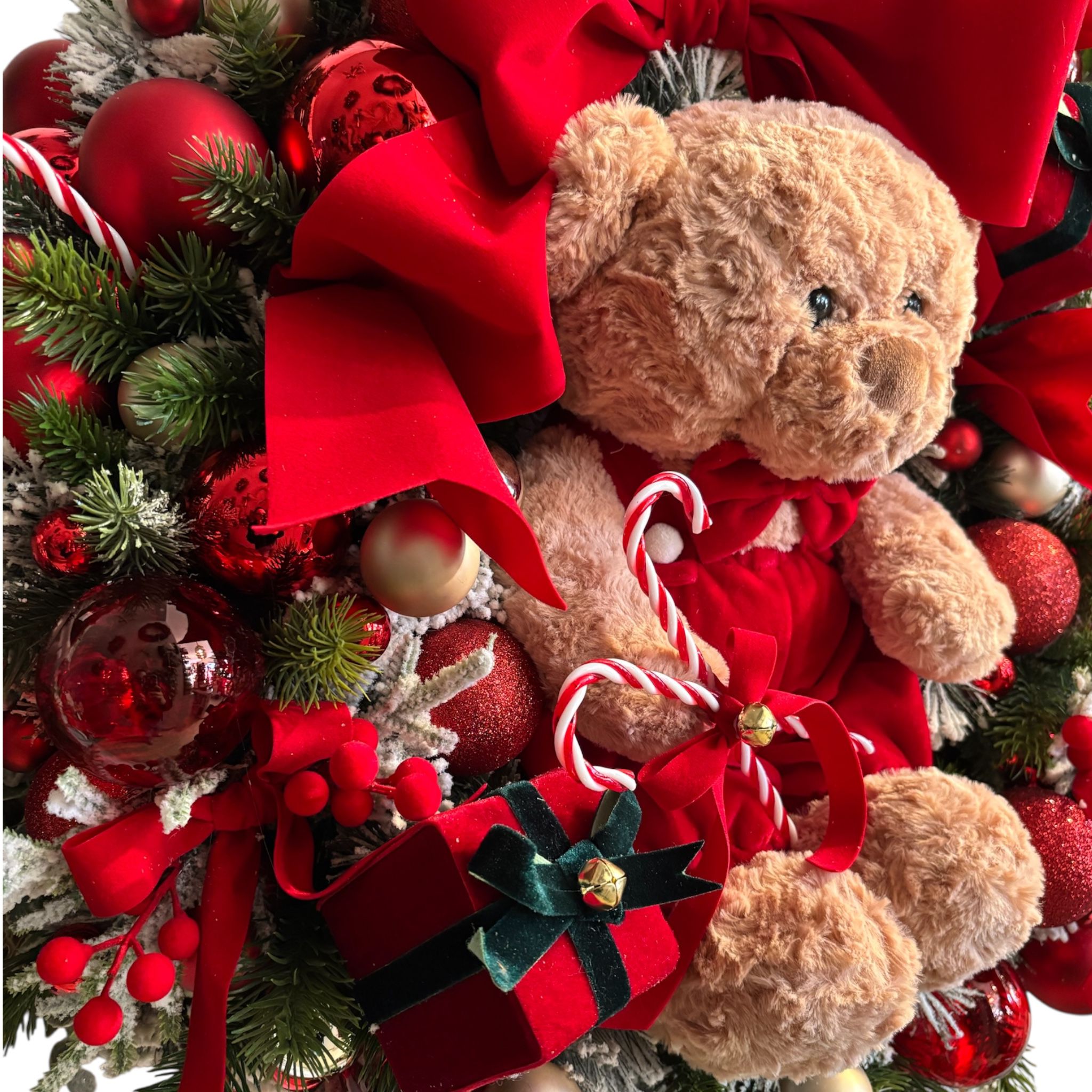 Ghirlanda Natalizia in PVC con Orsetto in Velluto Rosso - Madame Maison