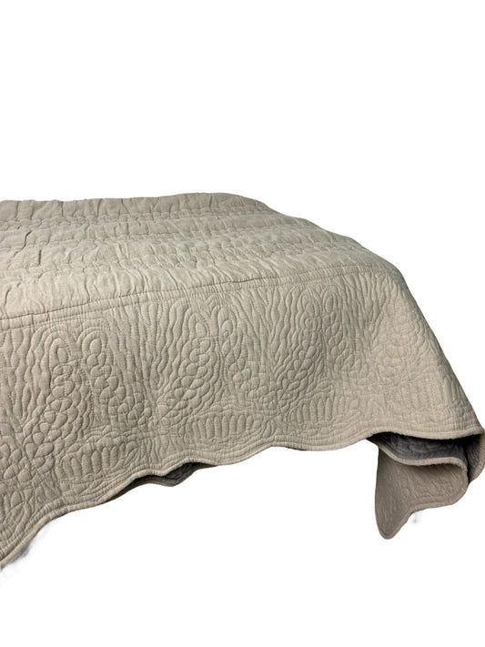 Centro Tavola Trapuntato Bicolor con Balze in Velluto 160x160 cm – Blanc MariClo'