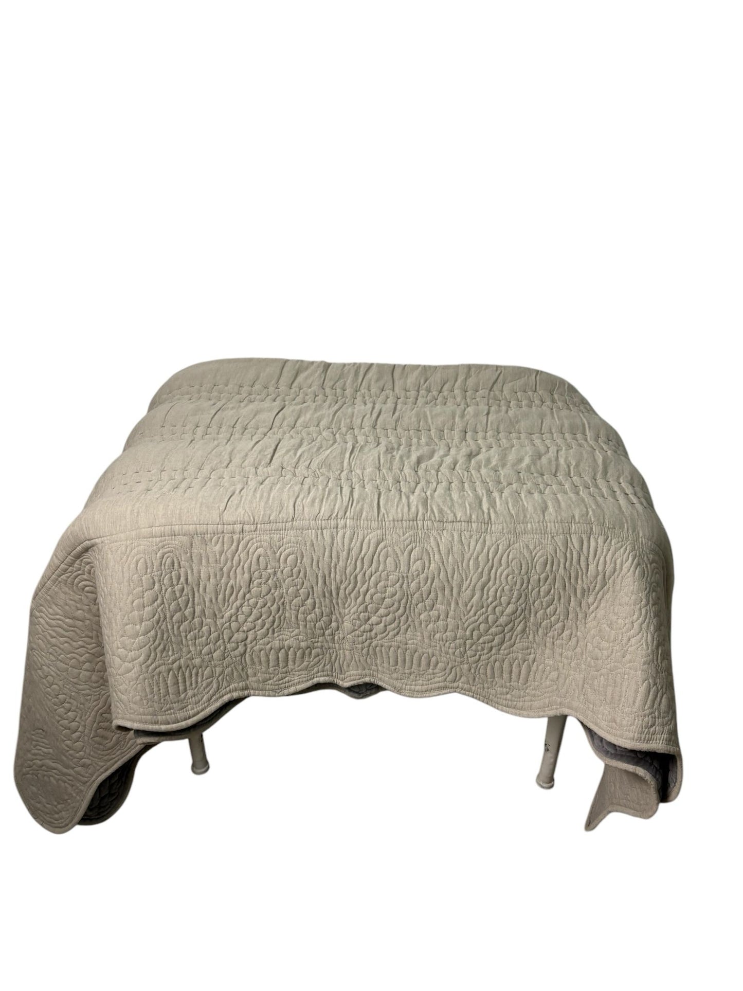 Centro Tavola Trapuntato Bicolor con Balze in Velluto 160x160 cm – Blanc MariClo'