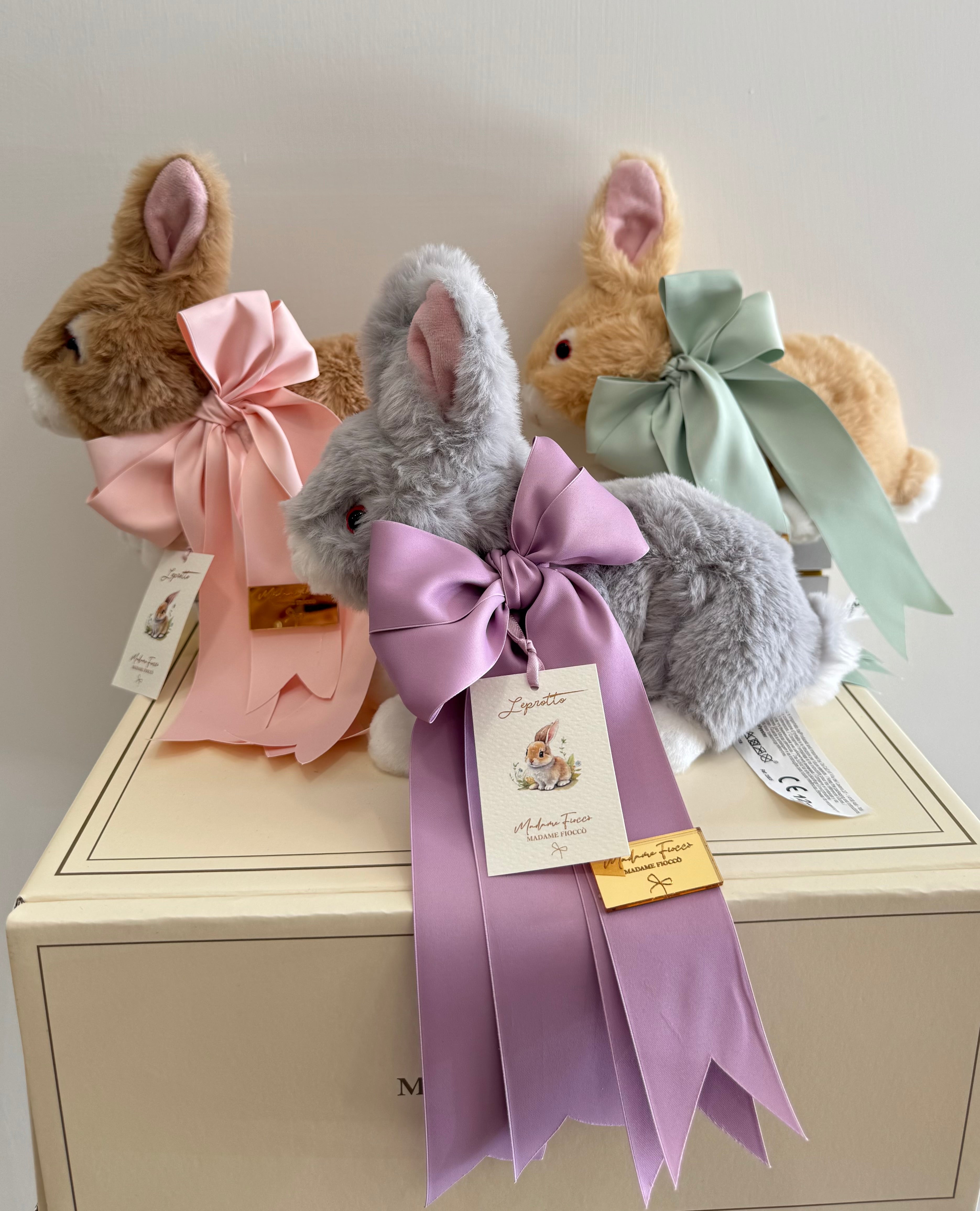 Coniglietto di Peluche con Fiocco Verde - Madame Fioccò