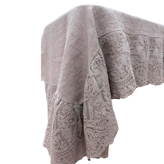 Tovaglia in Lino con Volant in Pizzo Corinzio 150x150 cm - Chez Moi