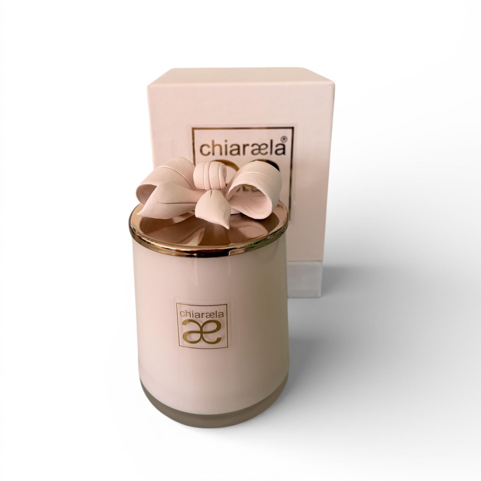 Candela Profumata in Barattolo di Vetro Colorato con Fiocco Elegante 11 CM - Chiaraela
