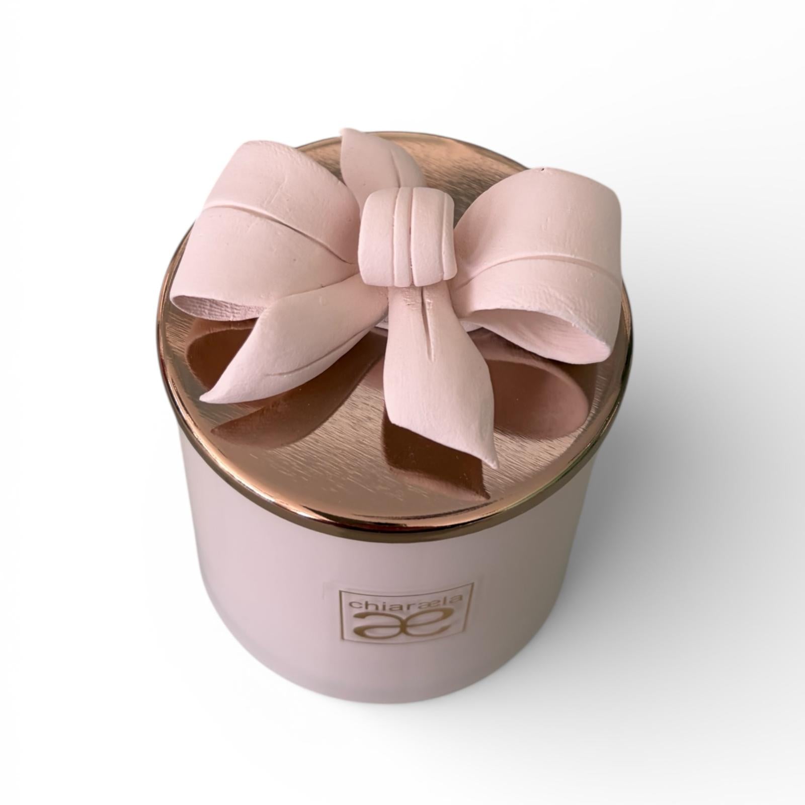 Candela Profumata in Barattolo di Vetro Colorato con Fiocco Elegante 11 CM - Chiaraela