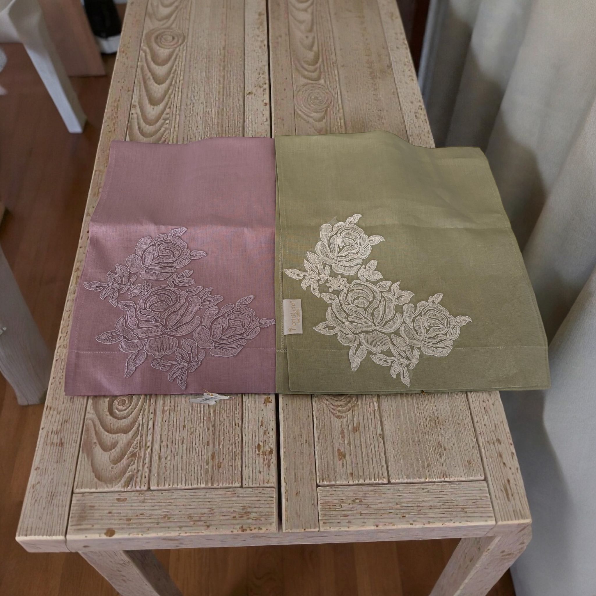 Runner in Lino con Ricamo 80x35 cm – Fiori di Lena