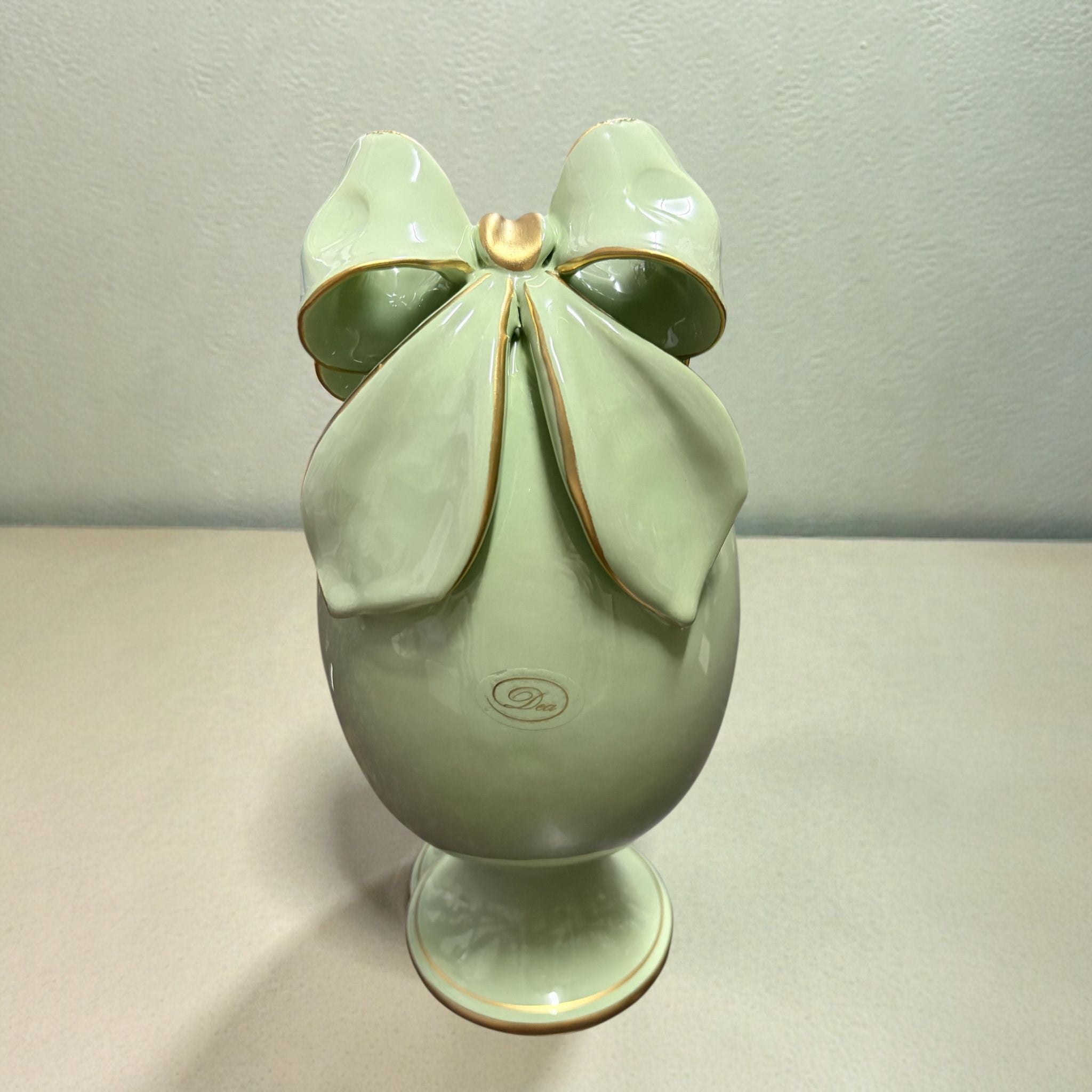 Uovo in Porcellana di Capodimonte Verde Salvia 27 h cm – Dea Capodimonte