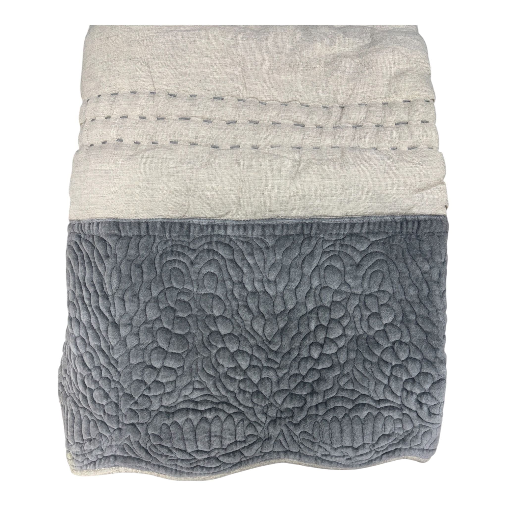 Centro Tavola Trapuntato Bicolor con Balze in Velluto 160x160 cm – Blanc MariClo'