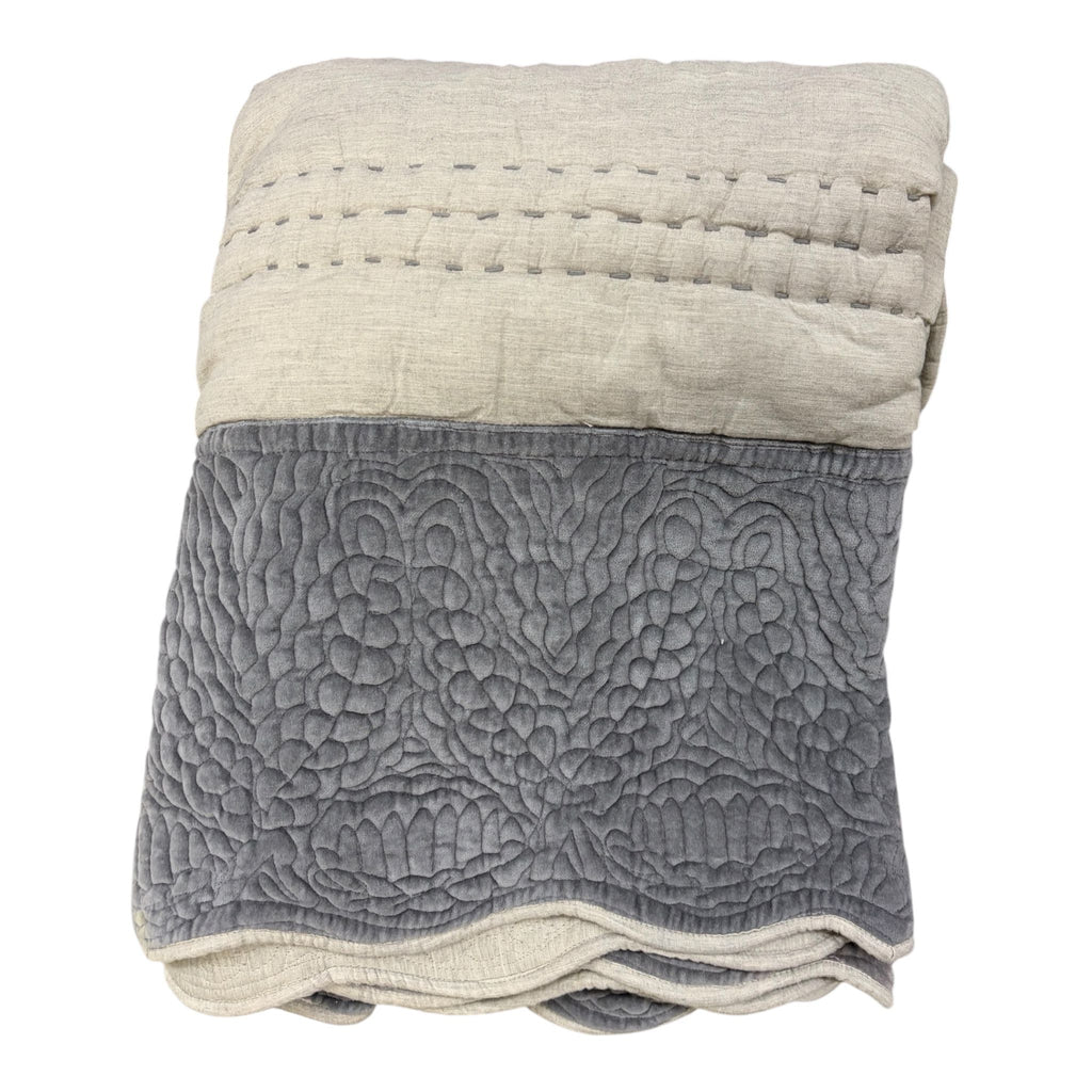 Centro Tavola Trapuntato Bicolor con Balze in Velluto 160x160 cm – Blanc MariClo'