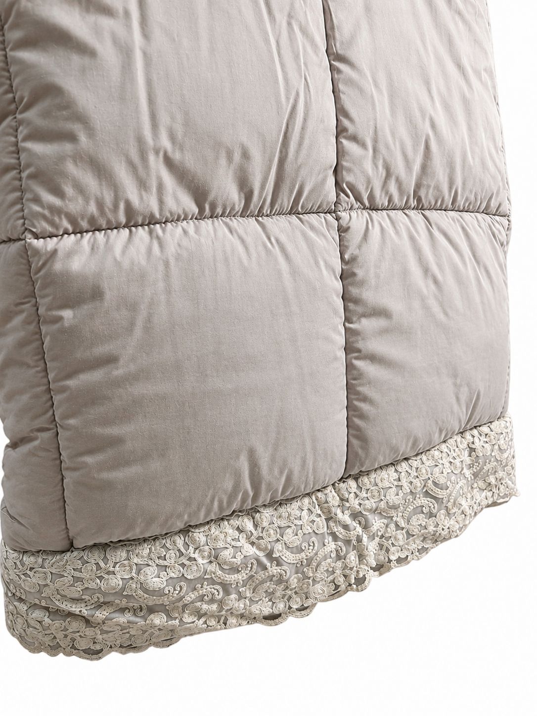 Trapunta Matrimoniale Grigia con Ricamo in Pizzo 270x270 cm  - Officine Tessili