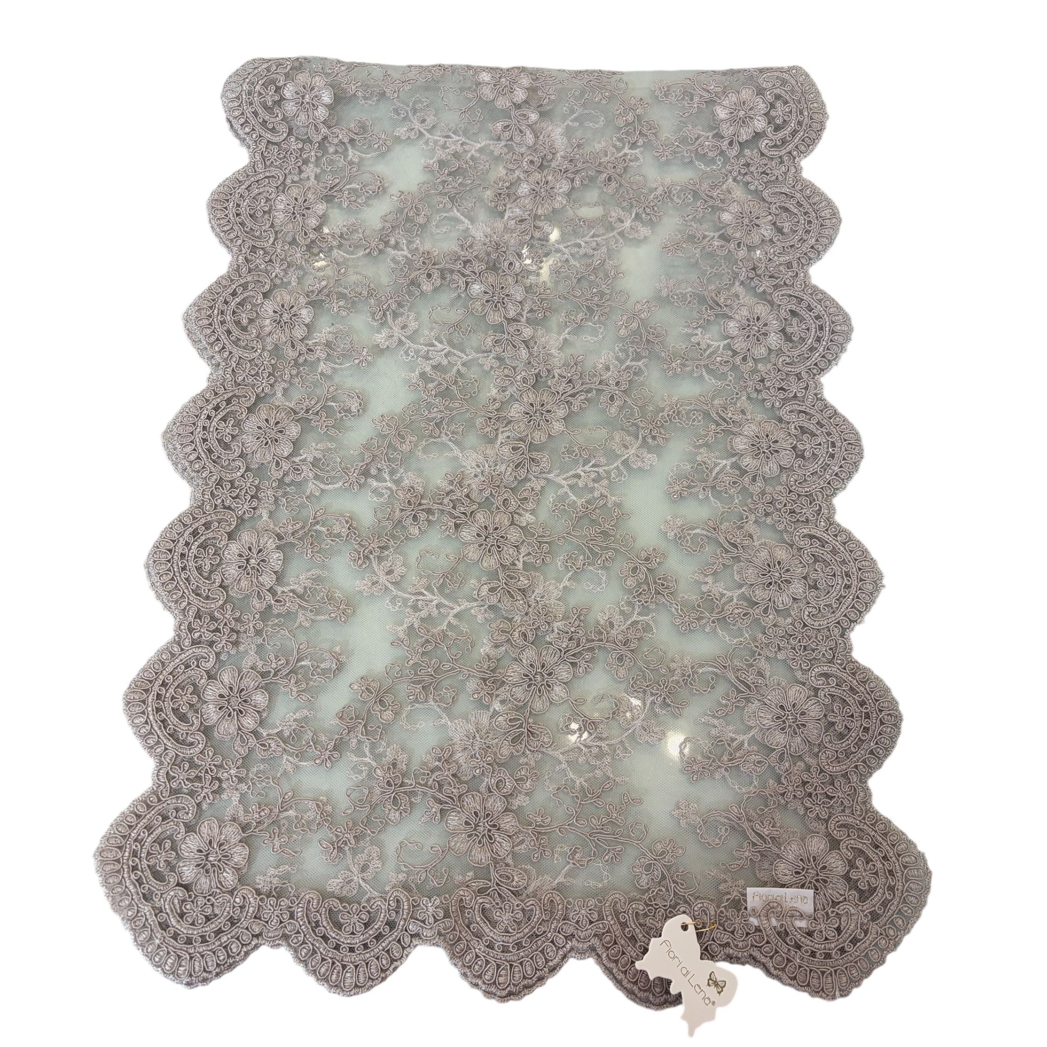 Runner in Pizzo con Decori Floreali Fango 110x43 cm - Fiori di Lena