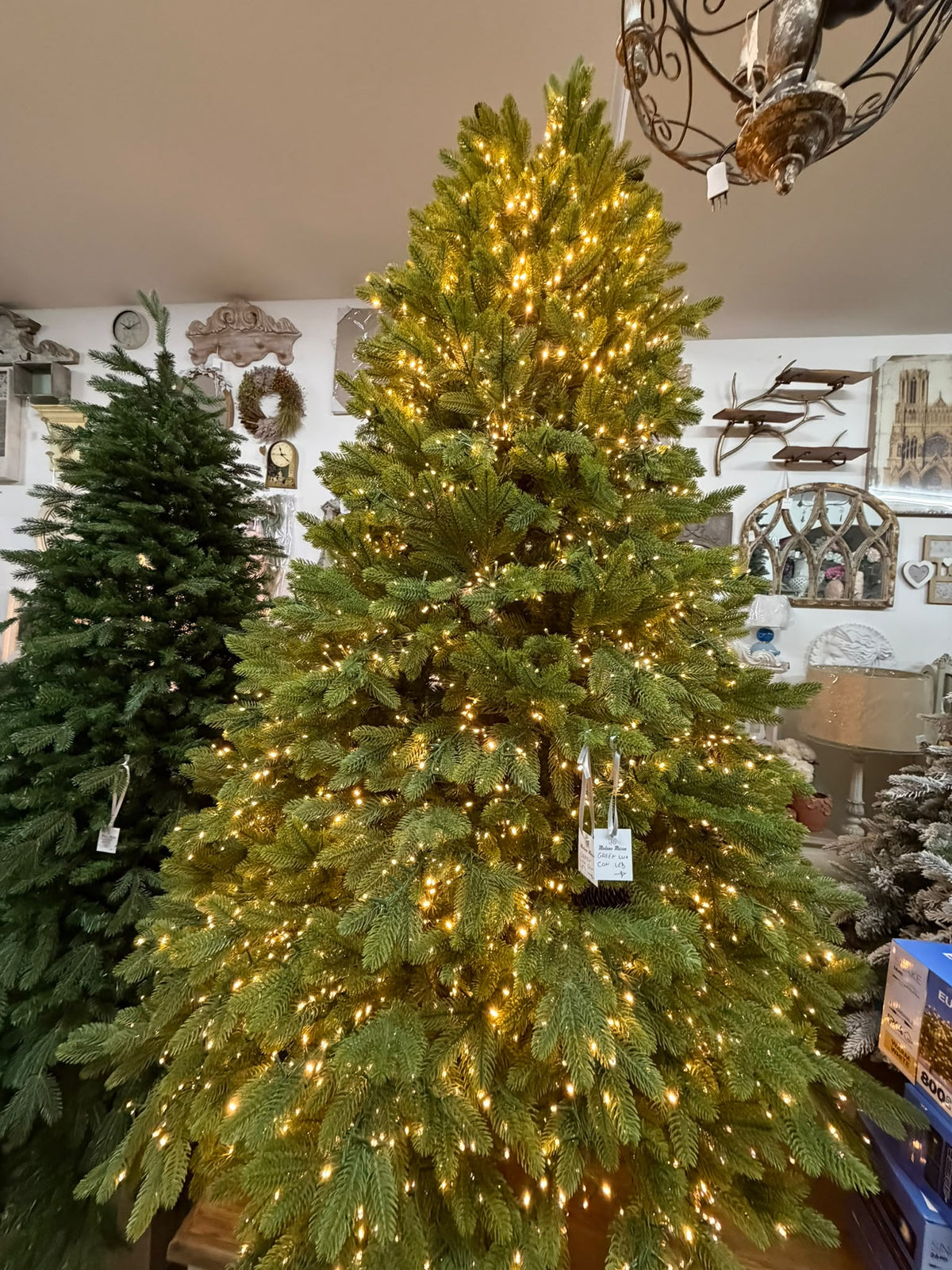 Green Lux con 9000 LED e Pigne Decorative 240 cm - Flora