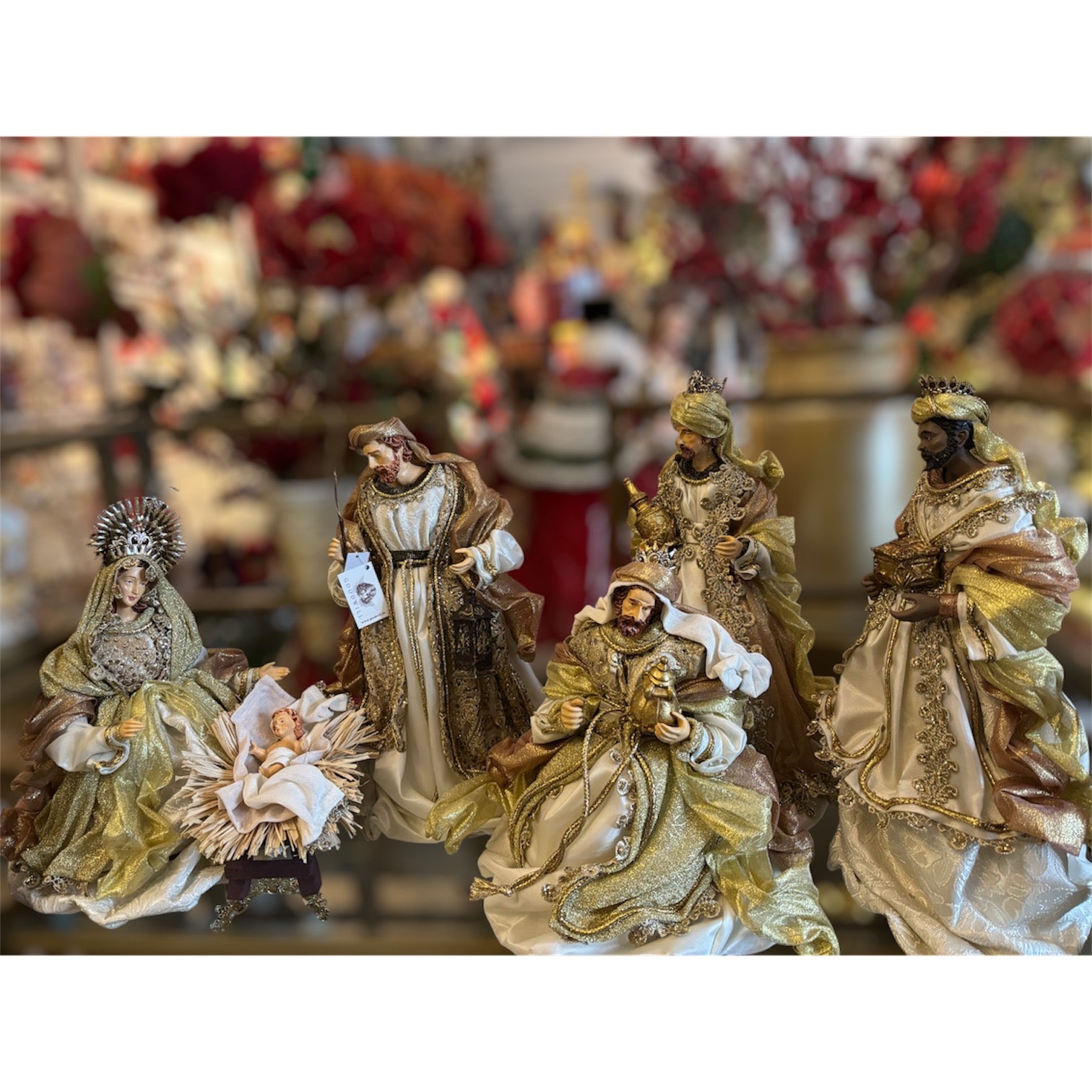Natività Maestosa in Tessuti di Raso con Dettagli Luminosi
