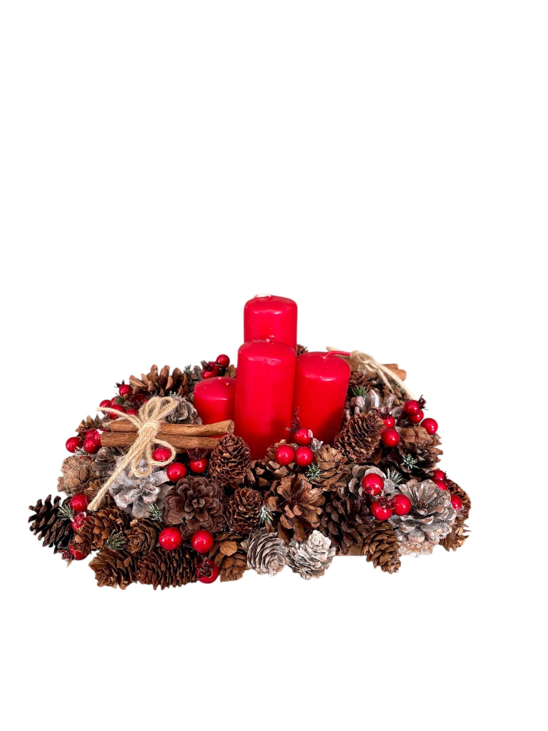 Centrotavola Natalizio con Pigne, Bacche e Candele Rosse 25 cm
